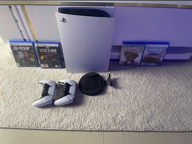 Ps5 de 800gb dois comandos e 4 jogos