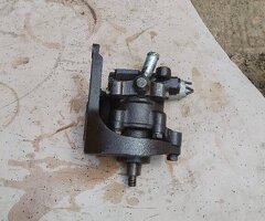Bomba hidráulica, lado esquerdo (L) do motor; Toyota Hilux, motor 2L, 3L e 5L