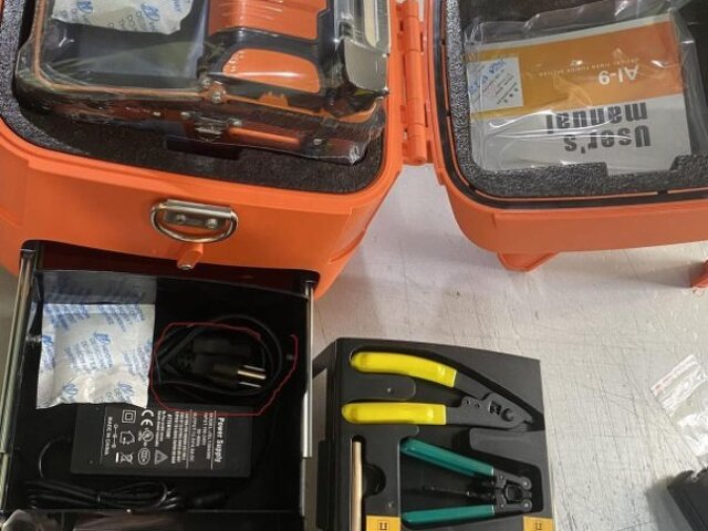 MÁQUINA DE FUSÃO DE FIBRA ÓPTICA